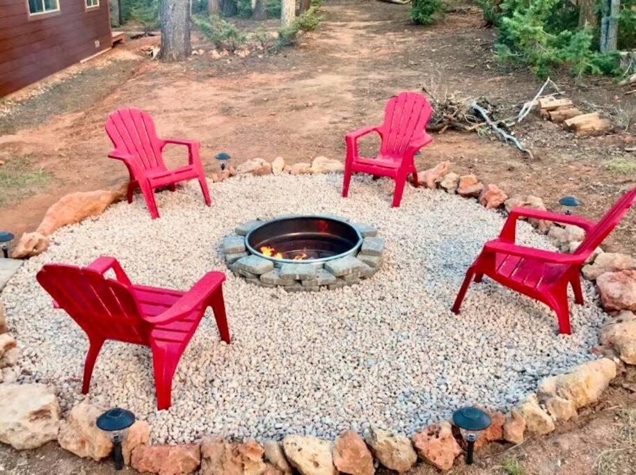 Lovely Log Cabin With Fire Pit! Duck Creek Village Kültér fotó